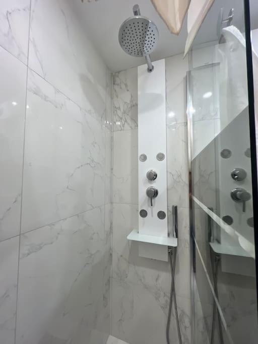 Maison Appartement Triplex Avec Jacuzzi Et Sauna Saint-Etienne  Esterno foto